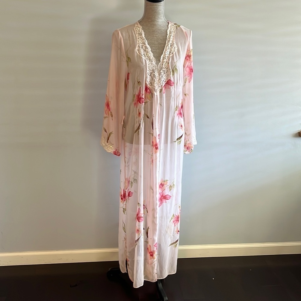 Valerie Stevens size medium sheer robe with lace and beading.  Missing belt.